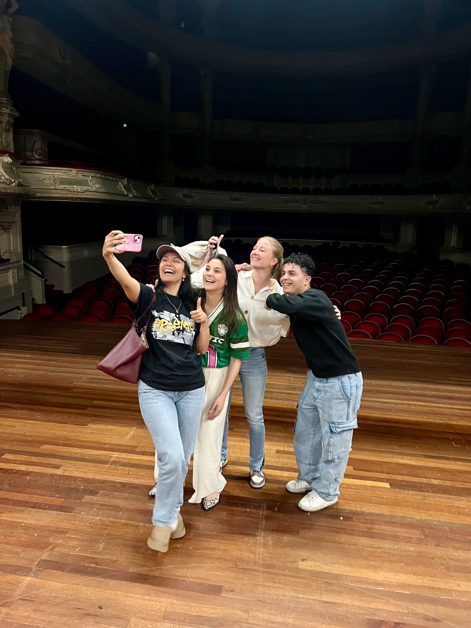 JLL met jongeren in het Theater