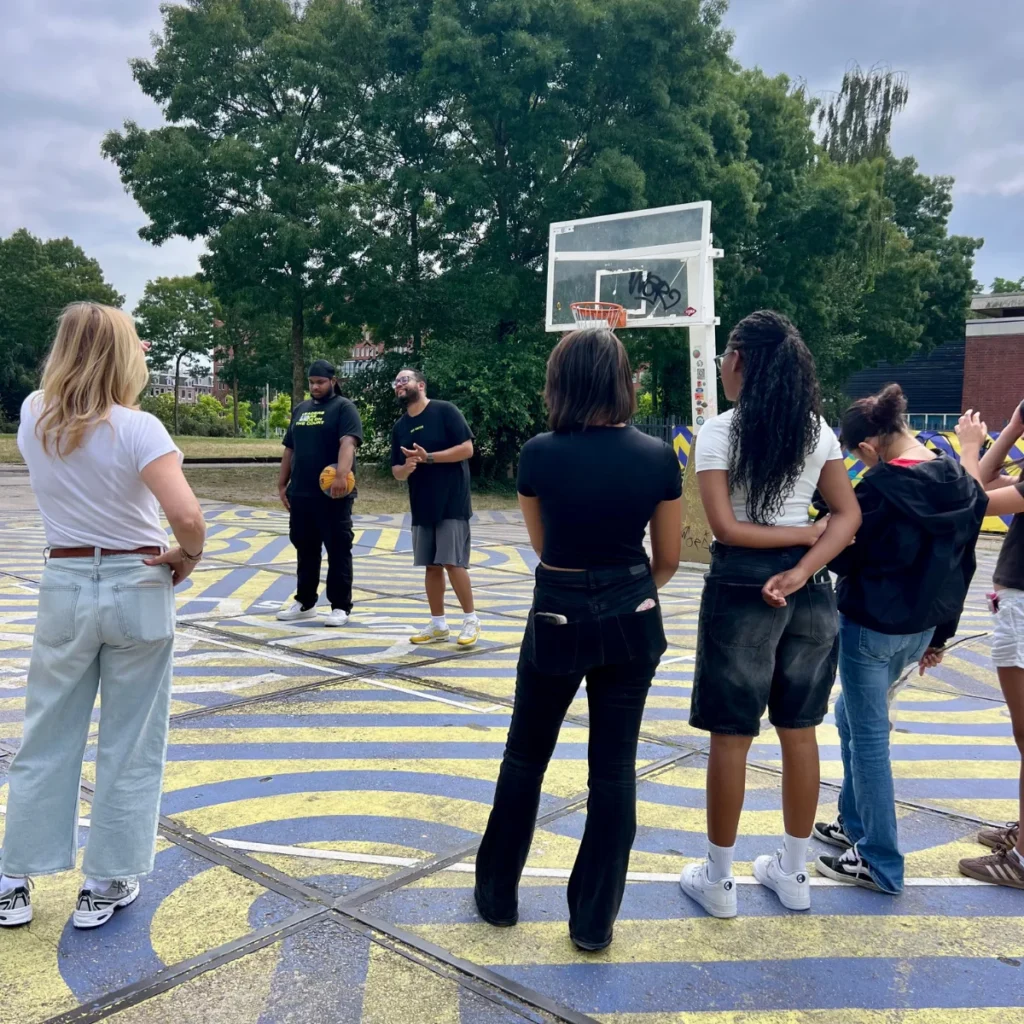 Basketballen op het Westergasterrein met JLL